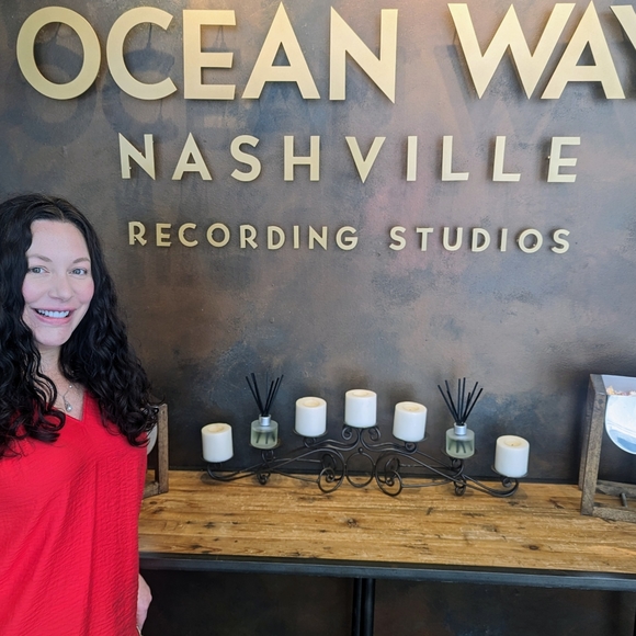 Meet your Posher, Erica Brooke - Picture 3 of 9